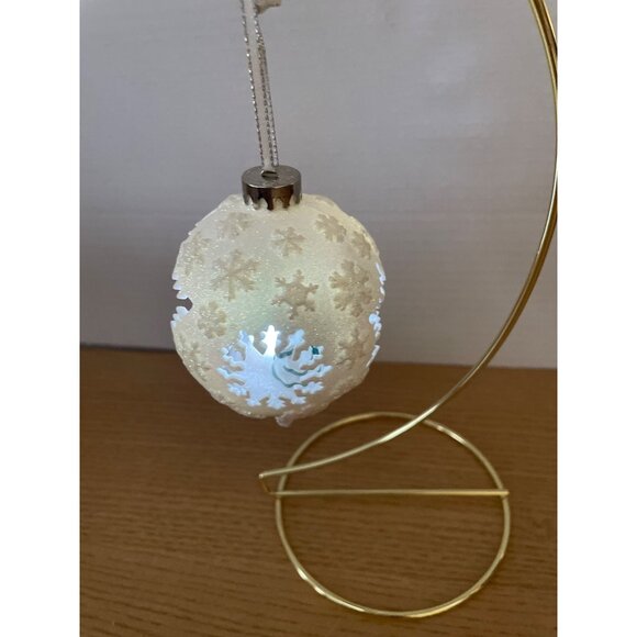 Hallmark Keepsake Ornament Snow Day Magic 2005 Club Exclusive Snowman and Child - Picture 3 of 8